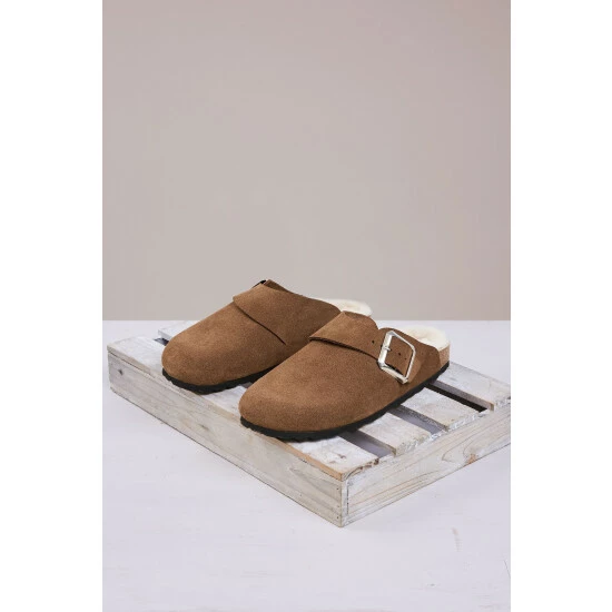 Celtic & Co. Mens Brown Sheepskin Lined Clogs 7 Celtic & Co. Mens Brown Sheepskin Lined Clogs - Image 7